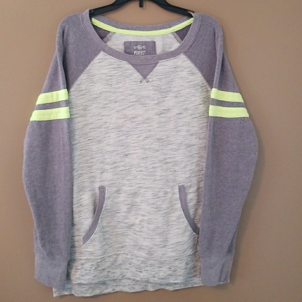 SO Perfect sweatshirt, super comfy!